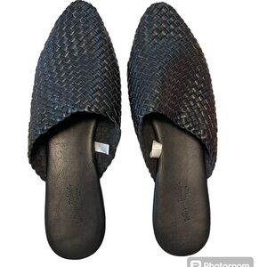 Universal Thread mules